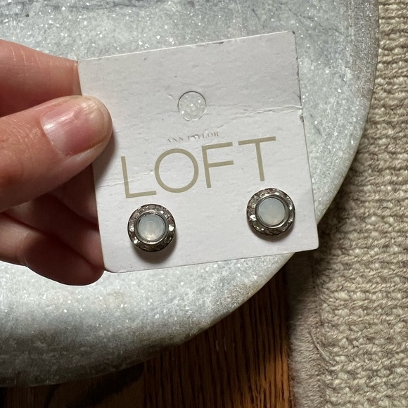 Loft Earrings - Picture 3 of 4